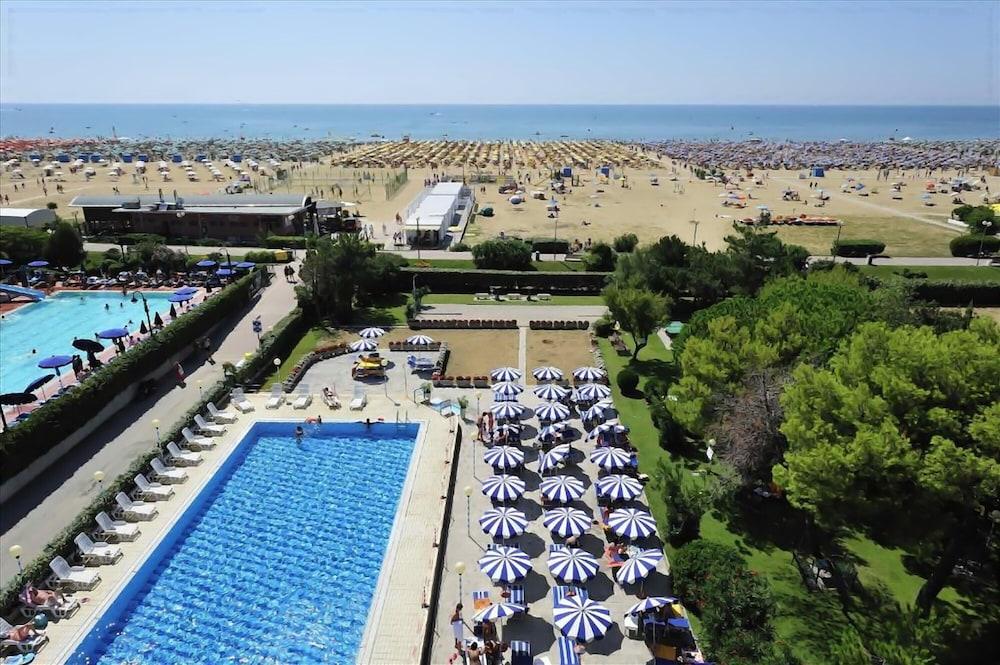 Hotel Danieli Bibione Bagian luar foto